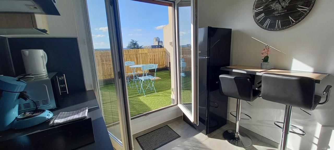 Le Belvedere Dernier Etage Avec Terrasse Wifi Fibre Apartment Tarbes Exterior photo